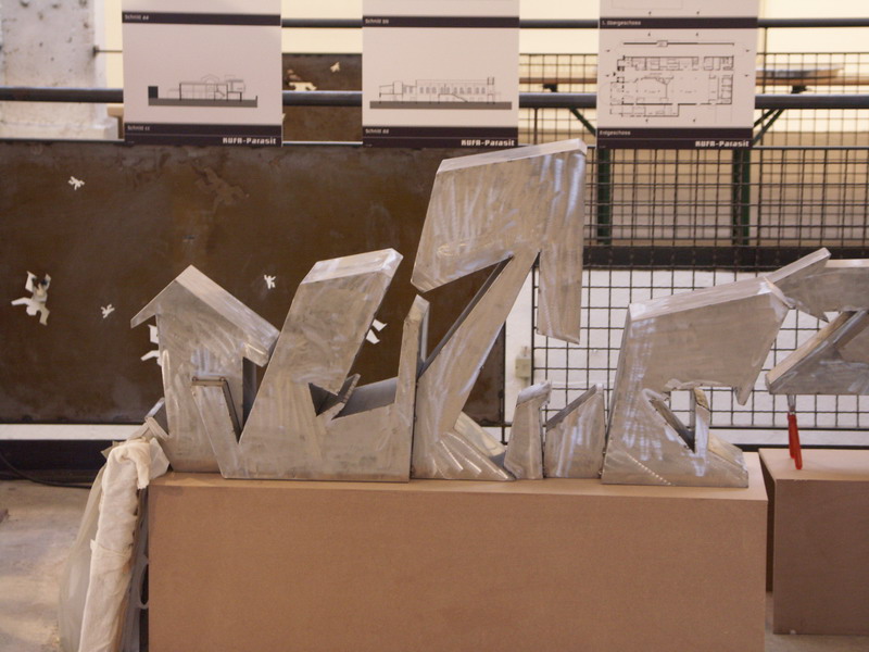 041212_offthewall04_15